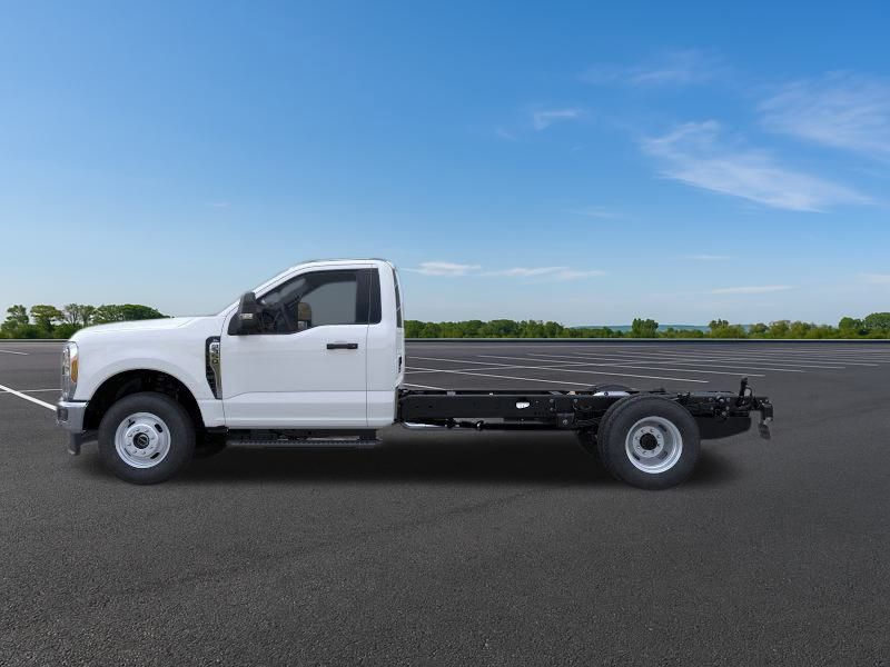 New 2025 Ford Super Duty F-350 Chassis Regular Cab (DRW) 169" Wheelbase XL