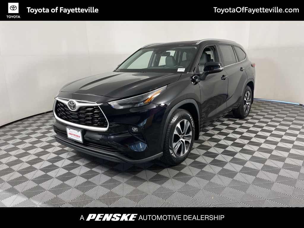 2023 Toyota Highlander XLE -
                Fayetteville, AR