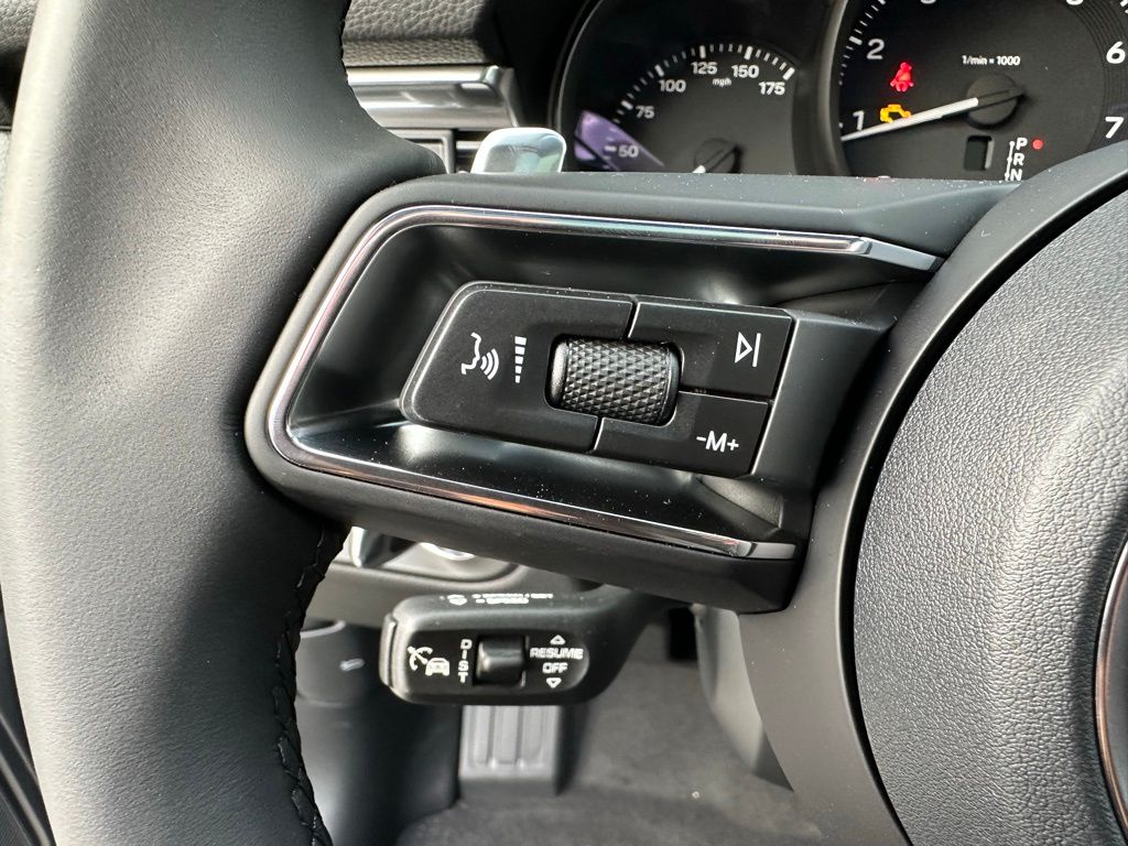 Thumbnail: 2026 Porsche Macan - 18