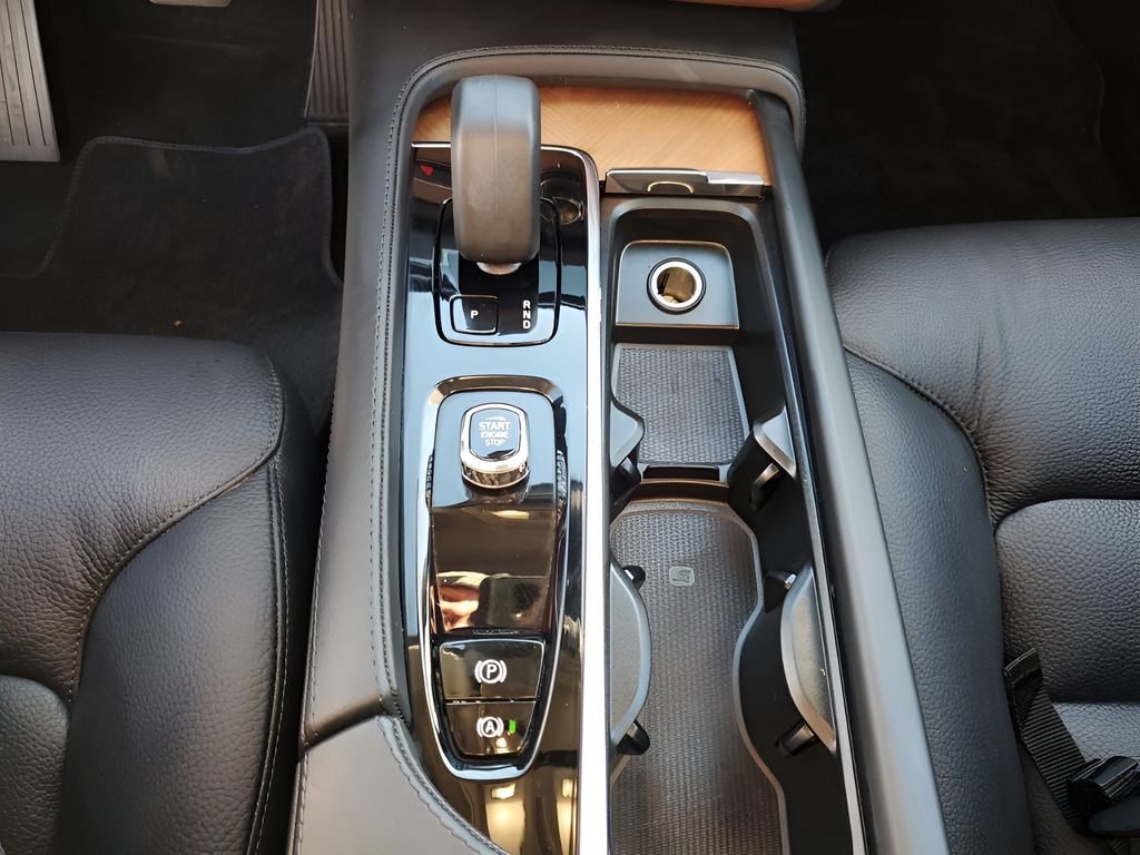 Used Car 2024 Volvo Xc90  B6 Plus Bright Theme 6-seater For Sale Under $40,000 In Austin, Texas