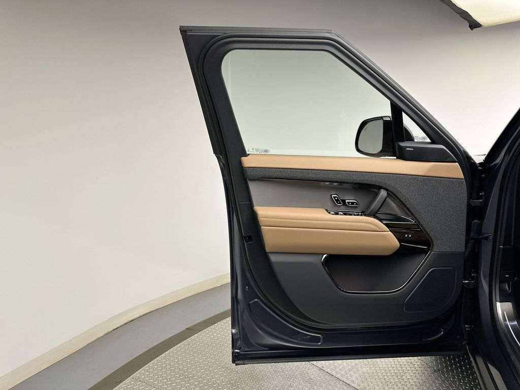Thumbnail: 2027 Land Rover Range Rover Sport - 9
