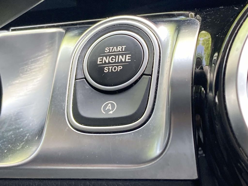 Used 2020 Black Mercedes-Benz GLB 250 image 17