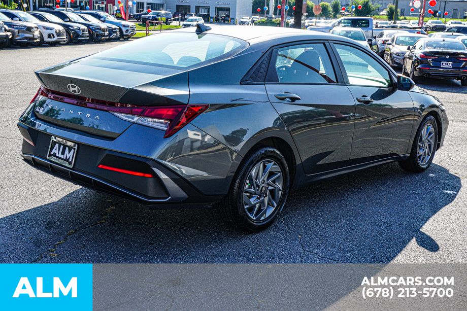 Used 2024 Gray Hyundai SEL image 5