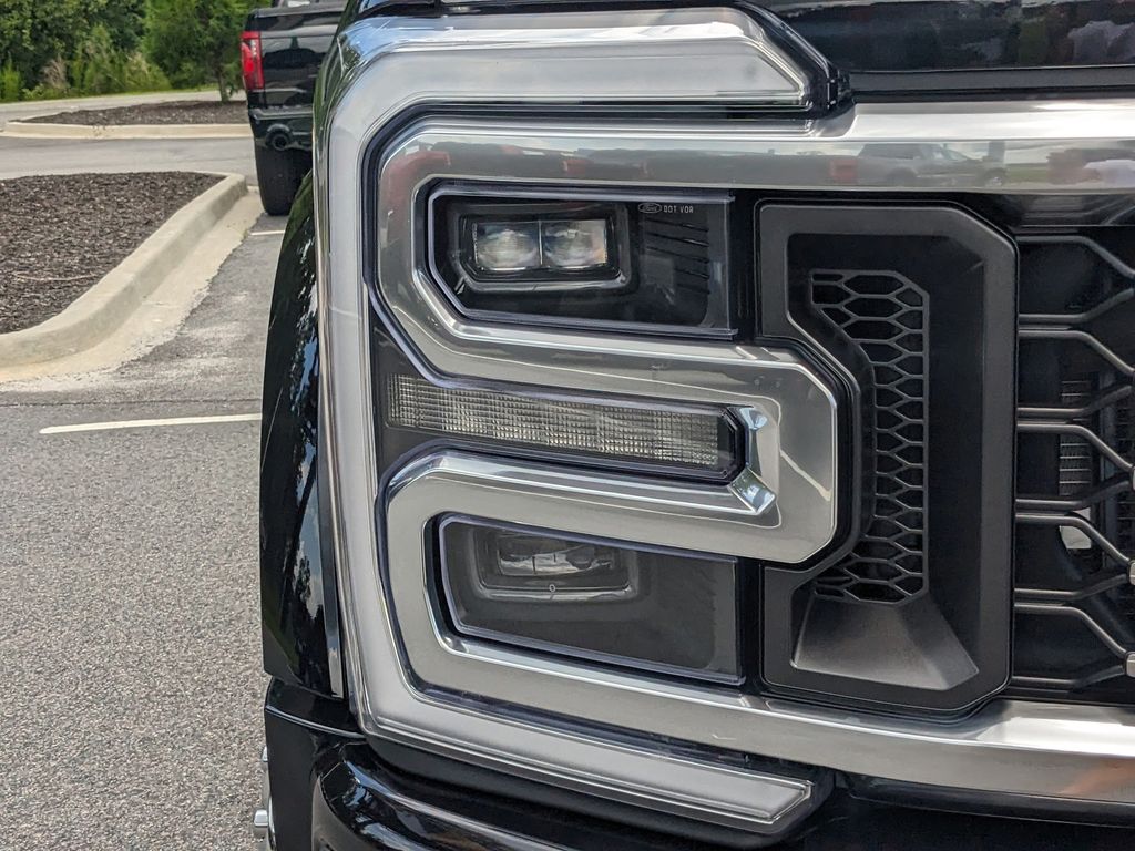 2025 Ford F-450 Super Duty Platinum