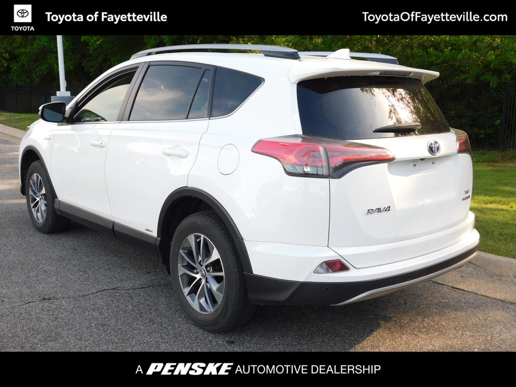 2018 Toyota RAV4 XLE 3