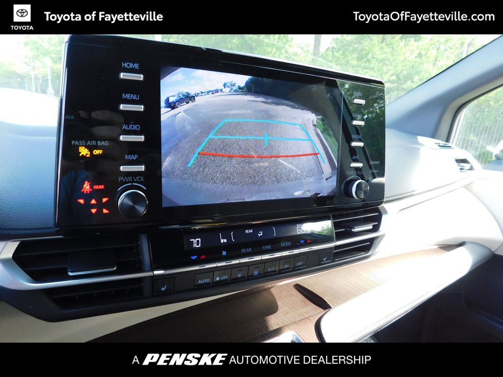 2023 Toyota Sienna XLE 12