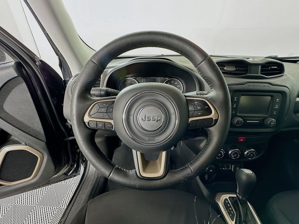 Thumbnail: 2016 Jeep Renegade - 11
