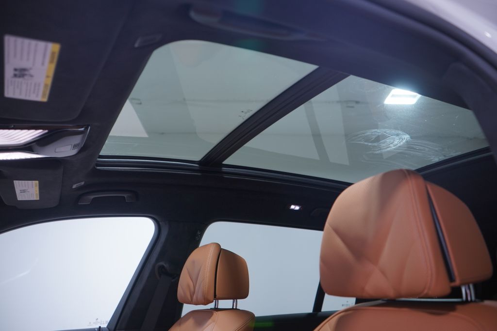 Thumbnail: 2026 BMW X7 - 8