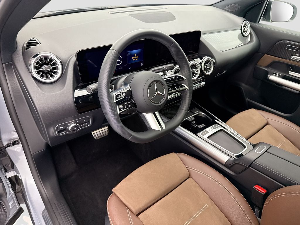 Used 2025 Silver Mercedes-Benz GLA 250 image 4