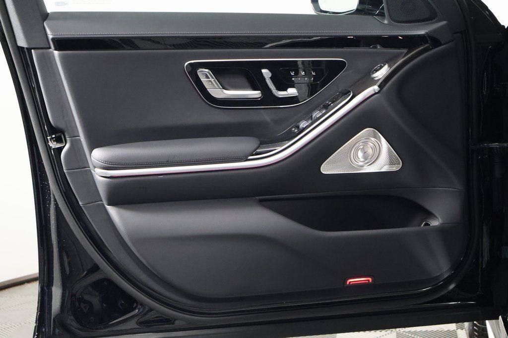 Thumbnail: 2026 Mercedes-Benz S-Class - 7