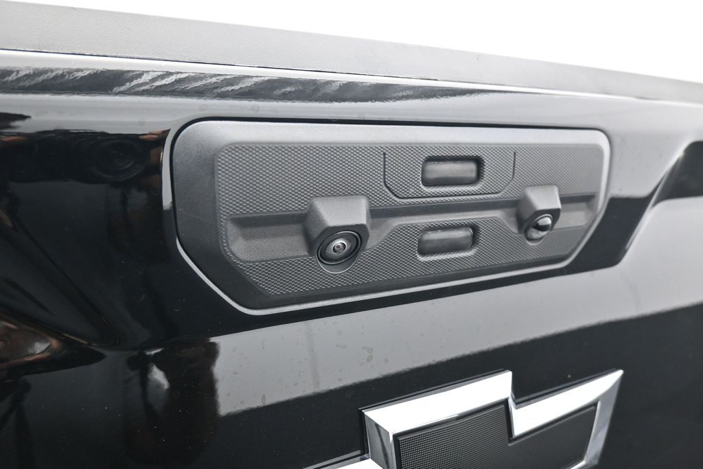 Used 2025 Black Chevrolet ZR2 image 43