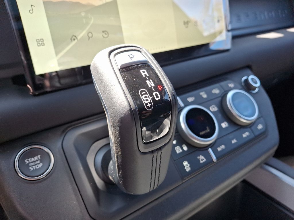 2025 Land Rover Defender 130 12