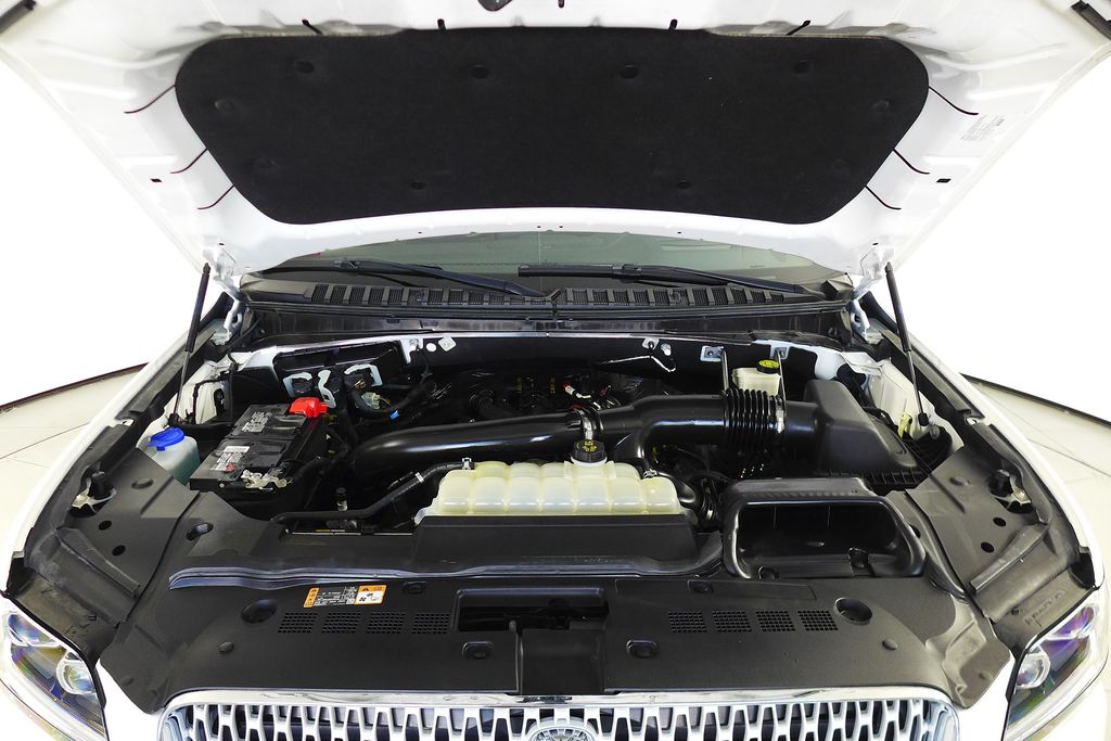 Thumbnail: 2023 Lincoln Navigator - 6