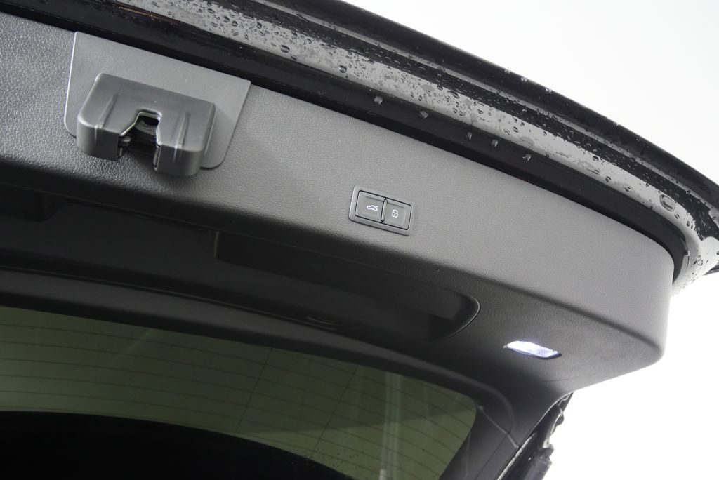 Thumbnail: 2019 Audi e-tron - 18