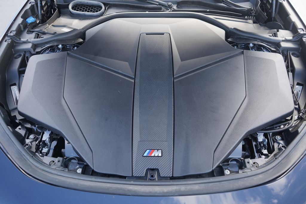 2024 BMW i7 M70 21