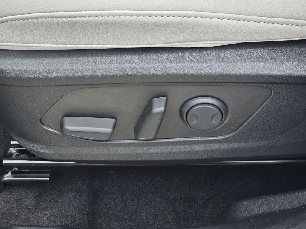 New 2026 Green Hyundai SEL Premium image 18