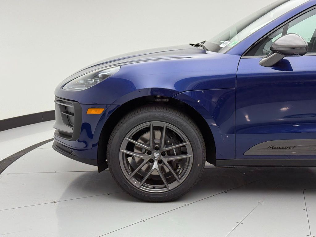 Thumbnail: 2025 Porsche Macan - 30