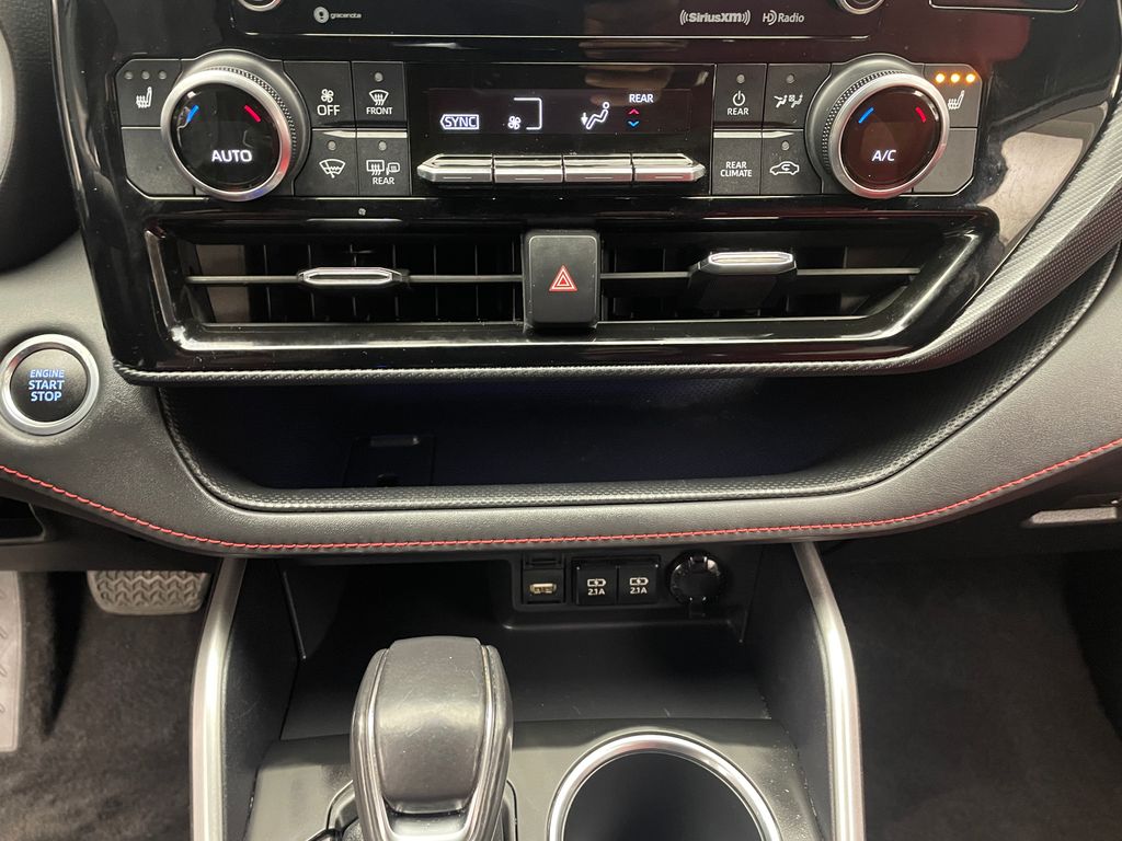 Thumbnail: 2021 Toyota Highlander - 27