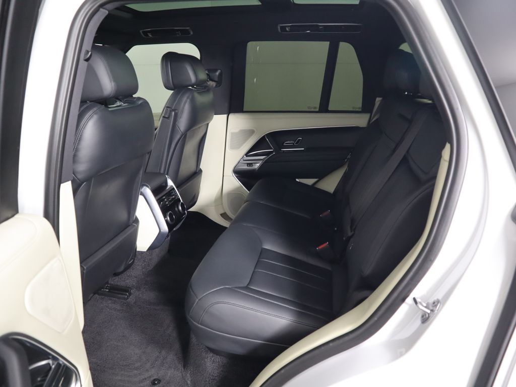 2023 Land Rover Range Rover SE 22