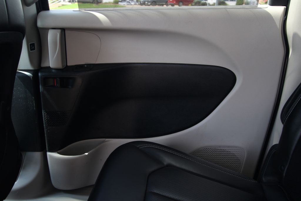 Used 2023 Chrysler Pacifica Van
