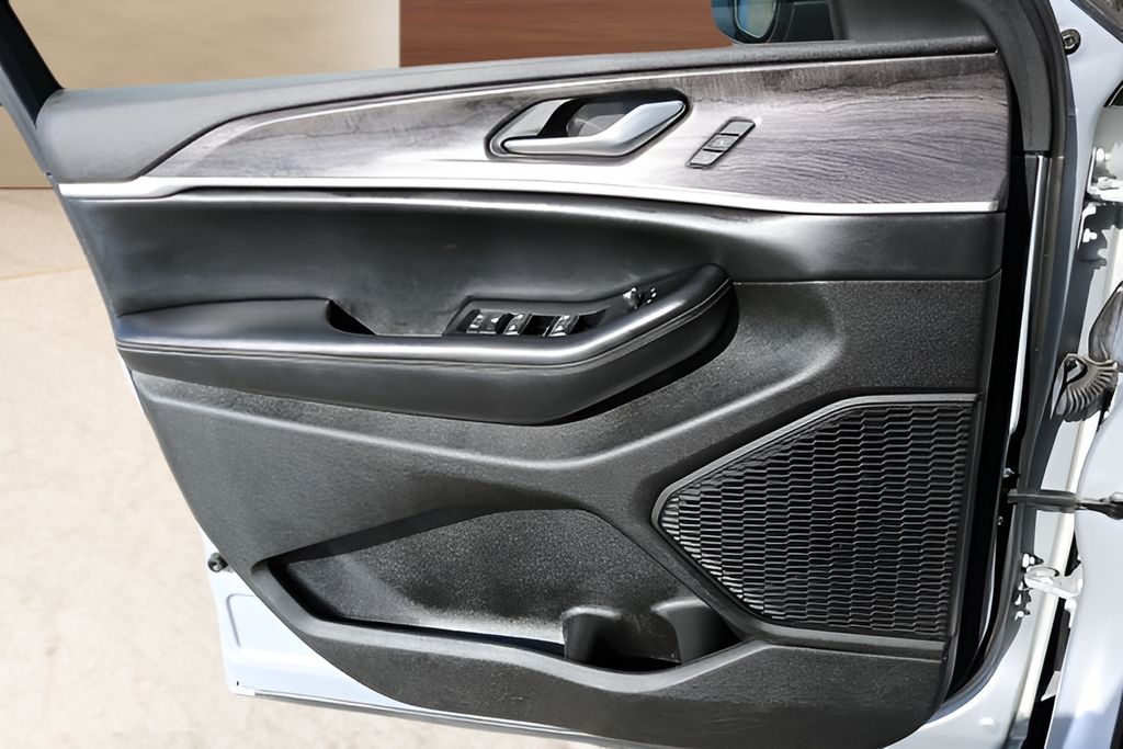 Used Car 2023 Jeep Grand Cherokee L  Limited For Sale Under $35,000 In Austin, Texas