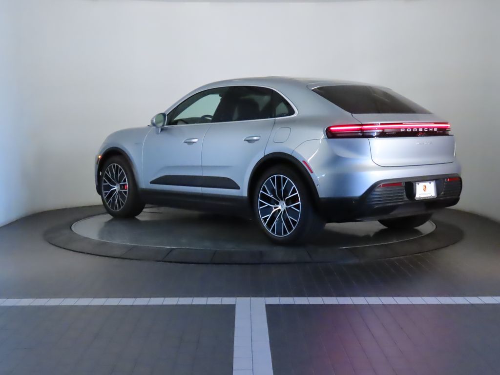Thumbnail: 2025 Porsche Macan - 3