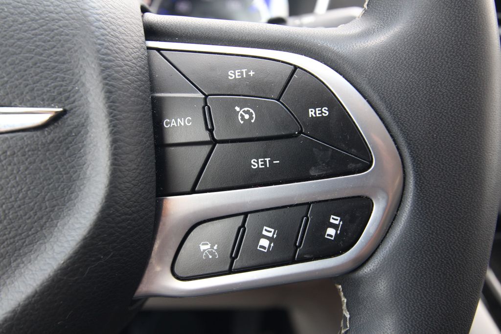 Used 2023 Chrysler Pacifica Van