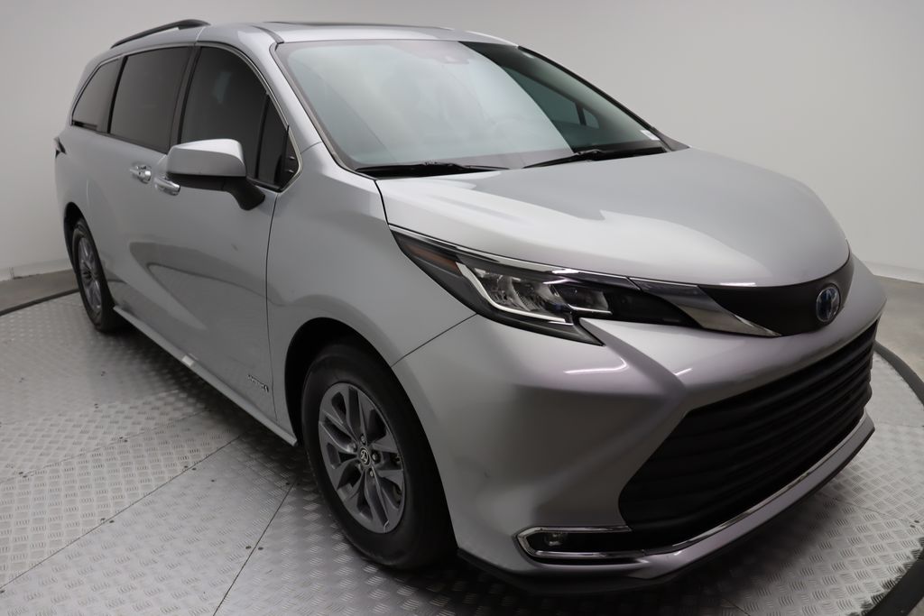 2021 Toyota Sienna XLE 6