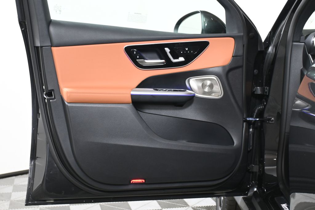 2025 Mercedes-Benz GLC 300 20