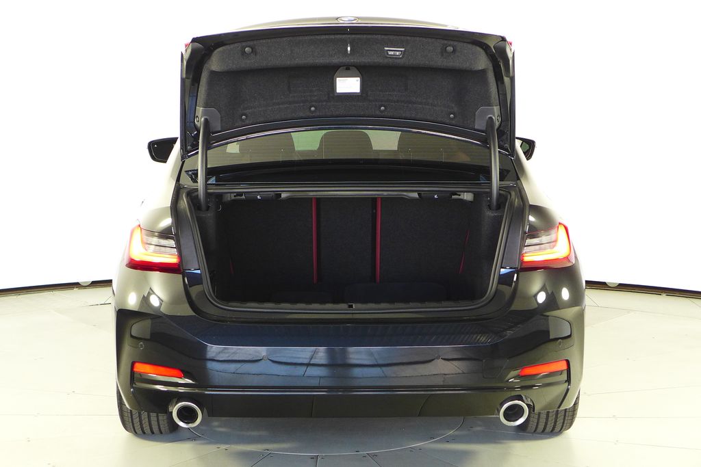 Thumbnail: 2024 BMW 3 Series - 10