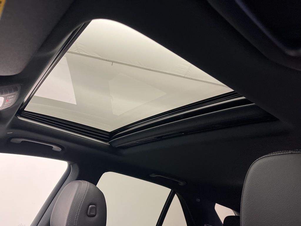 Thumbnail: 2025 Mercedes-Benz GLE - 23