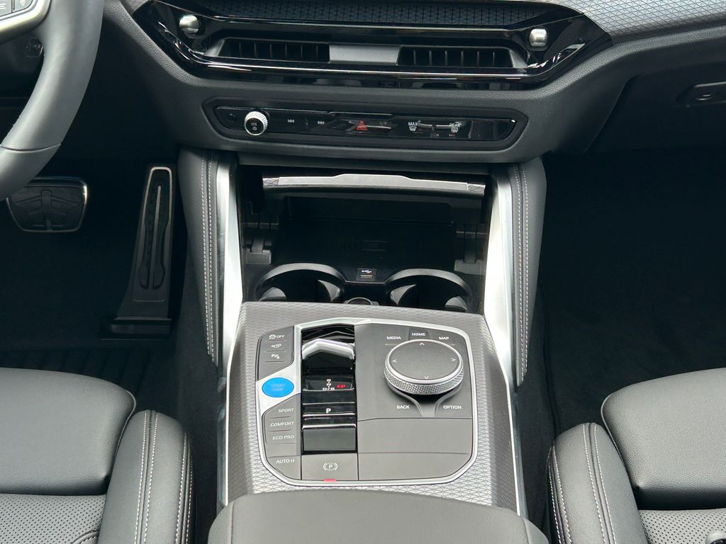 Thumbnail: 2025 BMW i4 - 27