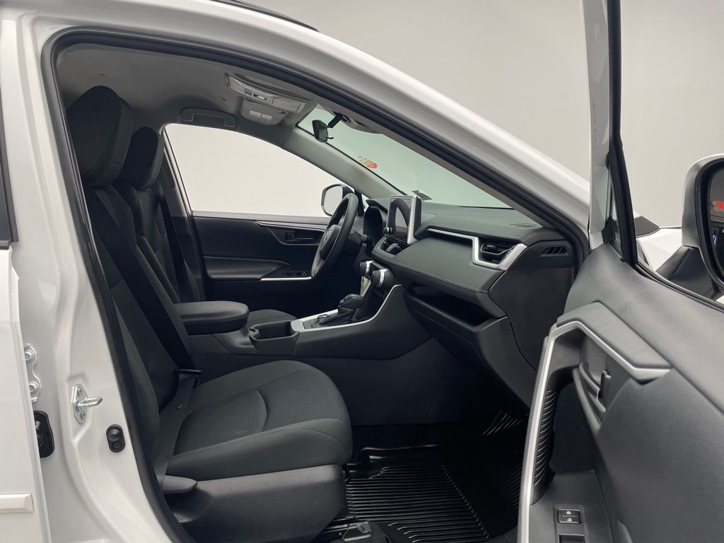 Thumbnail: 2023 Toyota RAV4 - 16