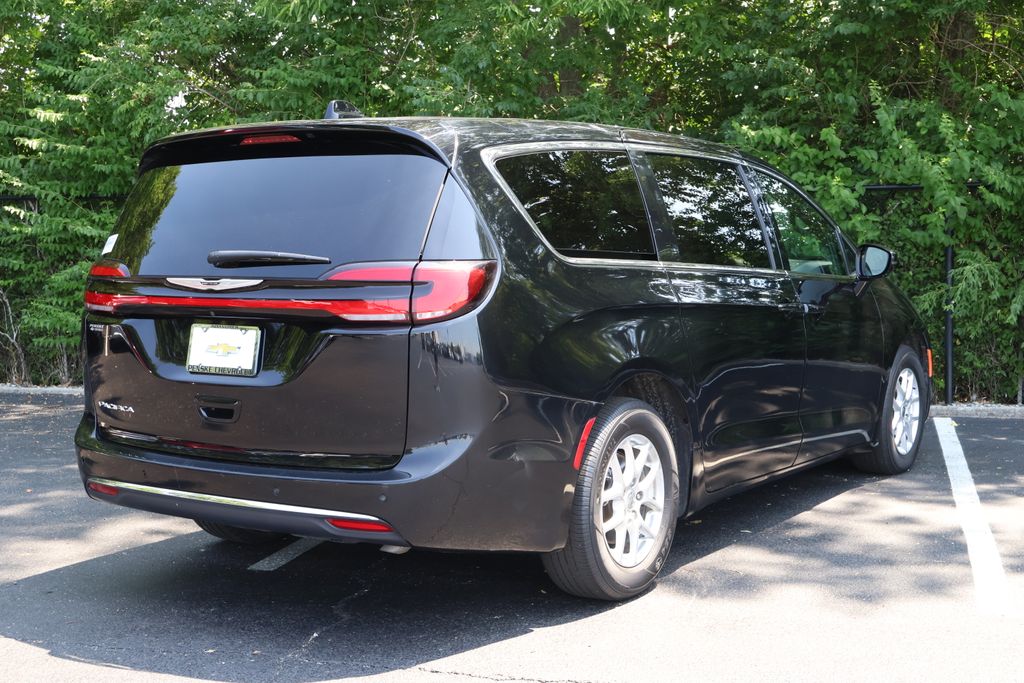 Thumbnail: 2025 Chrysler Pacifica - 8