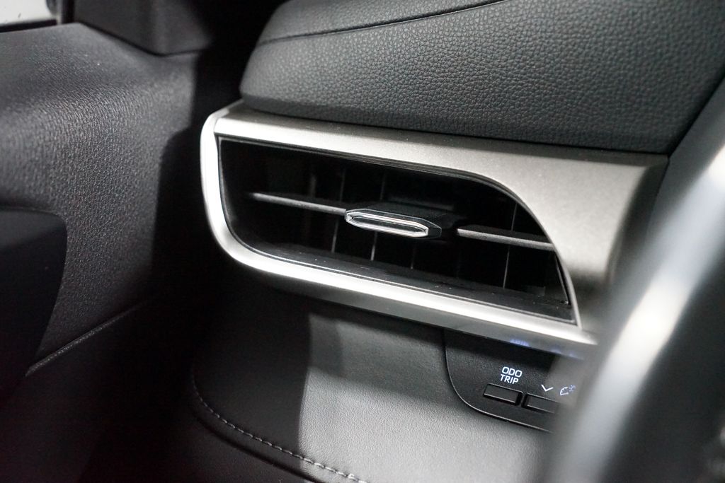 Thumbnail: 2022 Toyota Highlander - 24