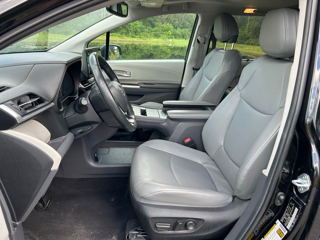 Thumbnail: 2024 Toyota Sienna - 14