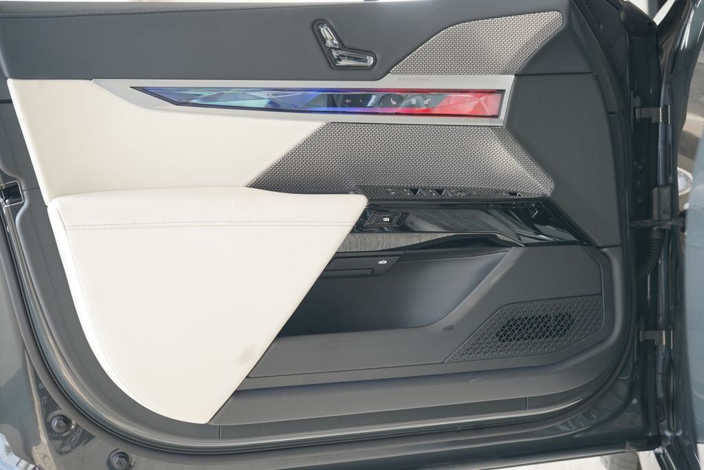 Thumbnail: 2026 BMW 7 Series - 10