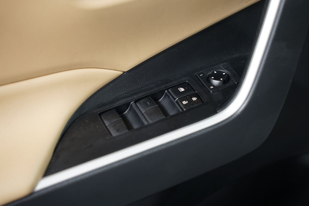2020 Toyota RAV4 XLE 30