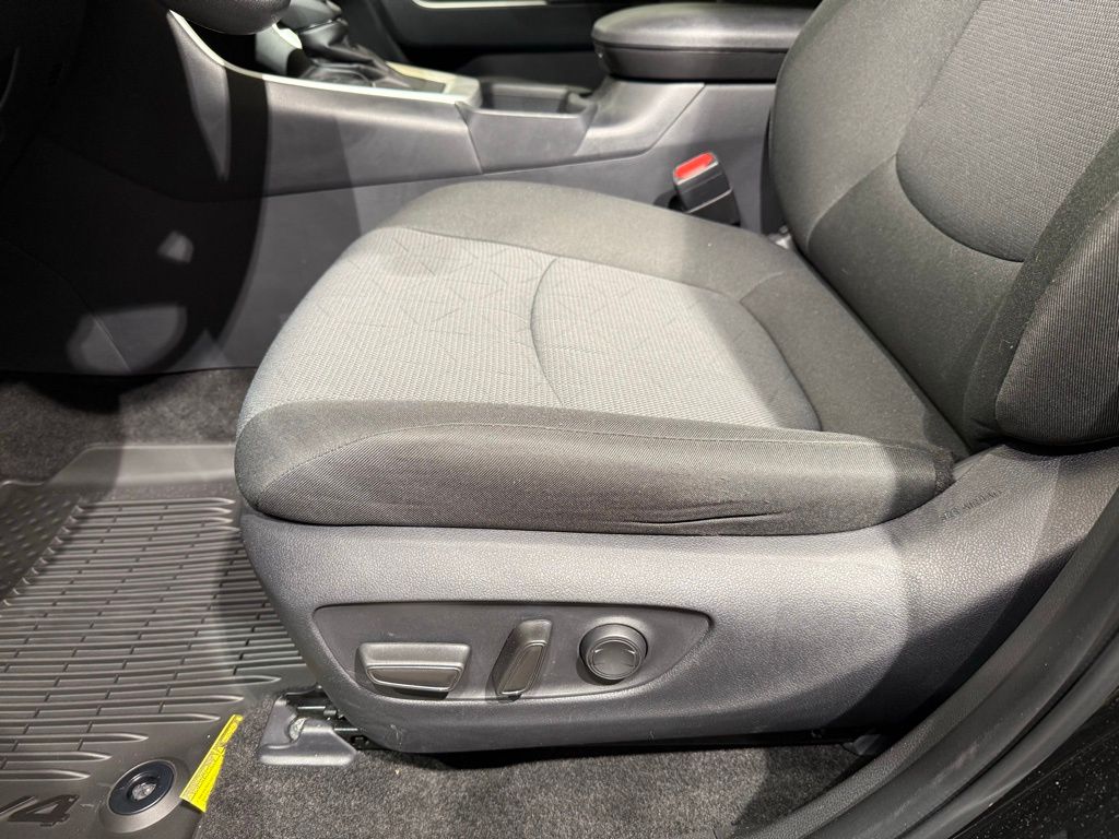 Thumbnail: 2025 Toyota RAV4 - 14