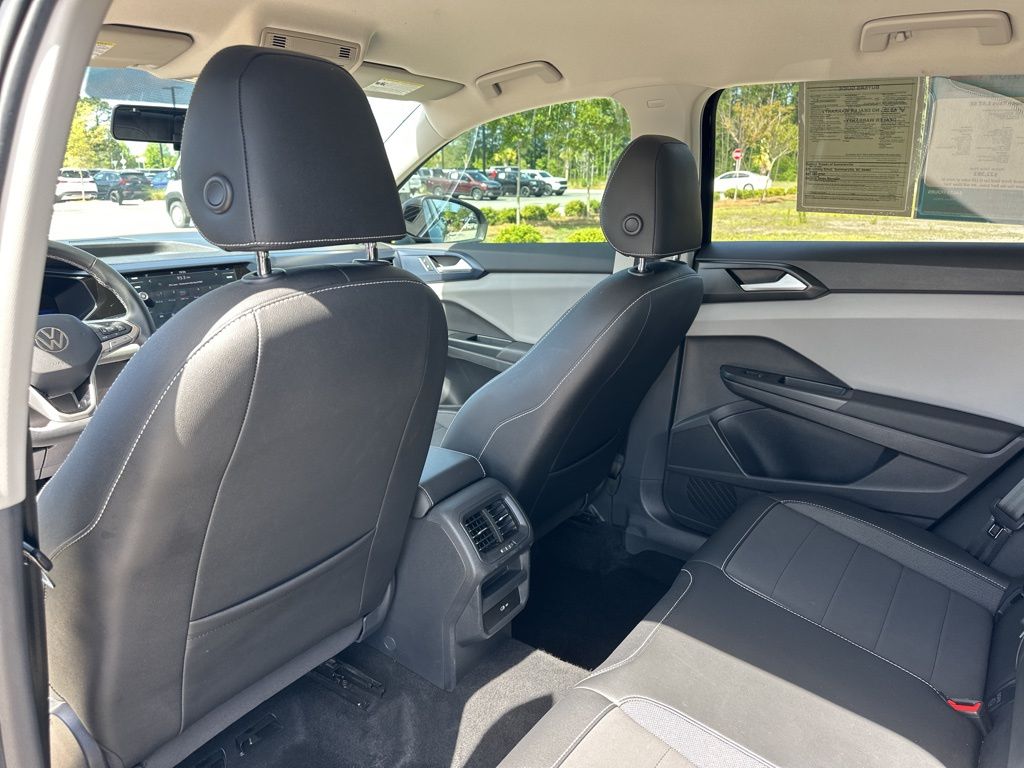 2022 Deep Black Pearl Volkswagen Taos 1.5T SE FWD SUV