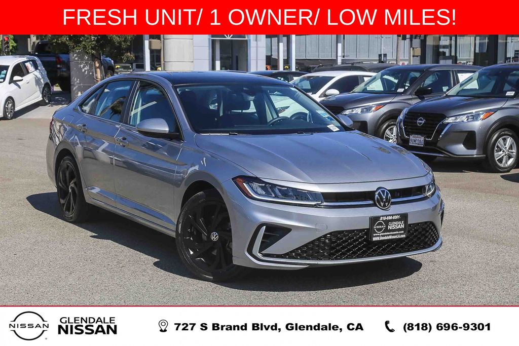 Pyrite Silver Metallic 2025 Volkswagen Jetta SE FWD Sedan Front-Wheel Drive 8-Speed Automatic
