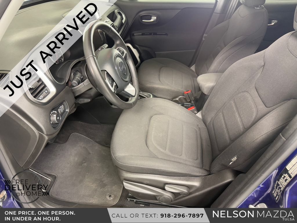 Used 2019 Blue Jeep Latitude image 17