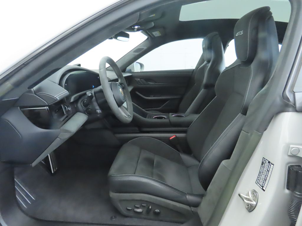 Thumbnail: 2023 Porsche Taycan - 20