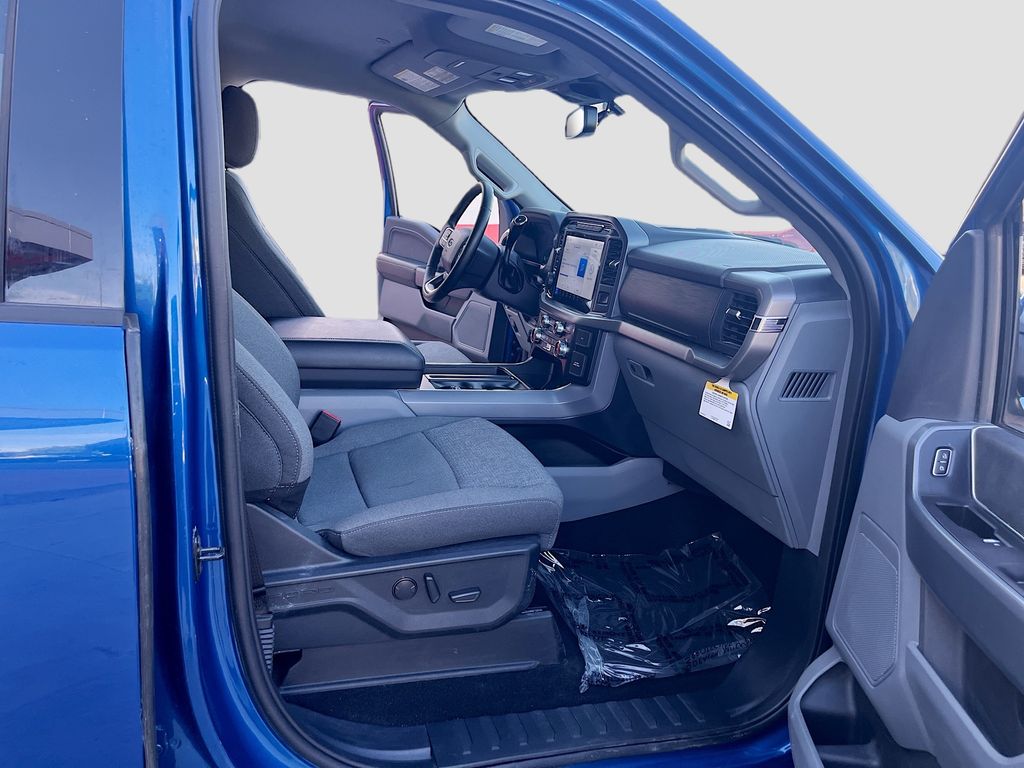 Used 2024 Blue Ford XLT image 29