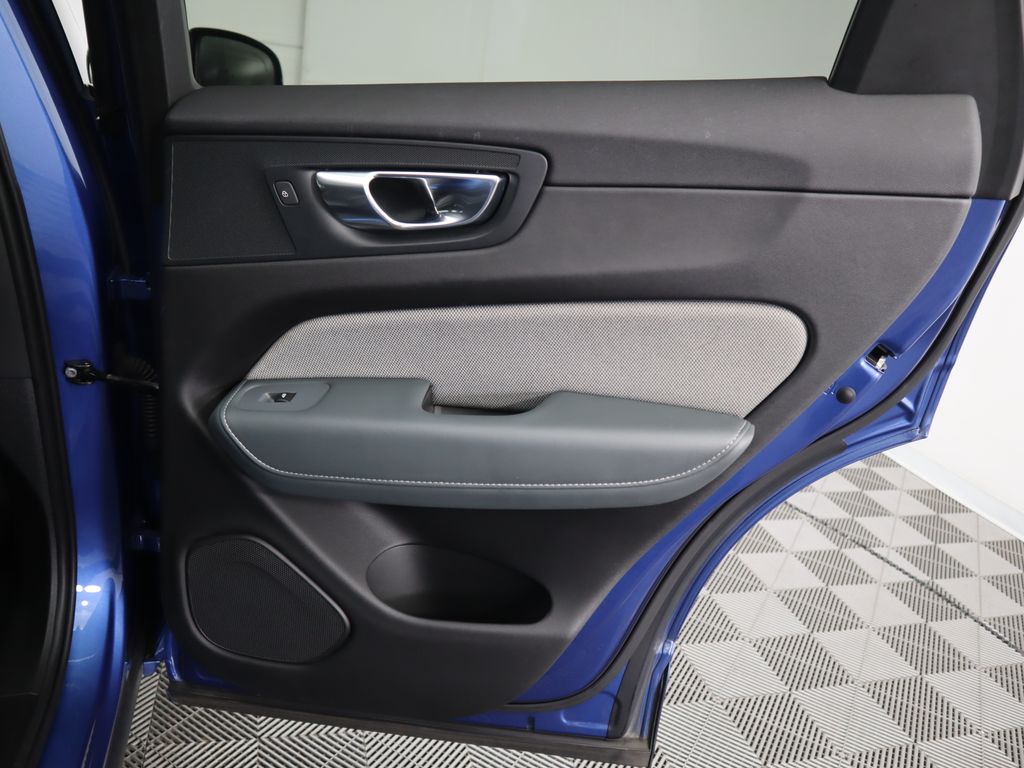 Thumbnail: 2021 Volvo XC60 - 28