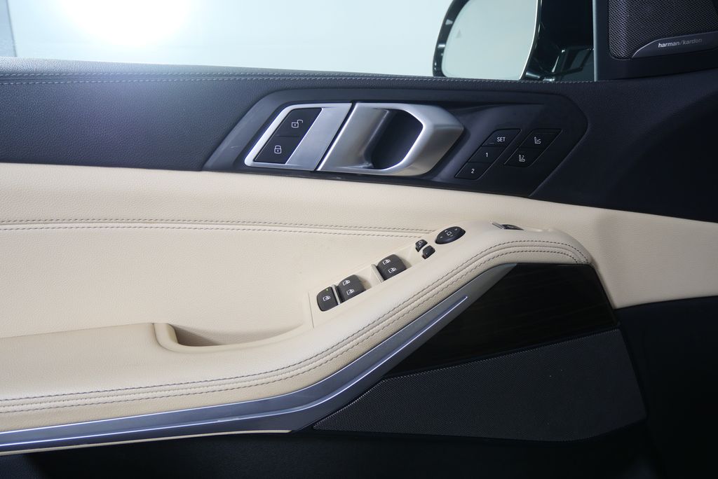 Thumbnail: 2021 BMW X5 - 8