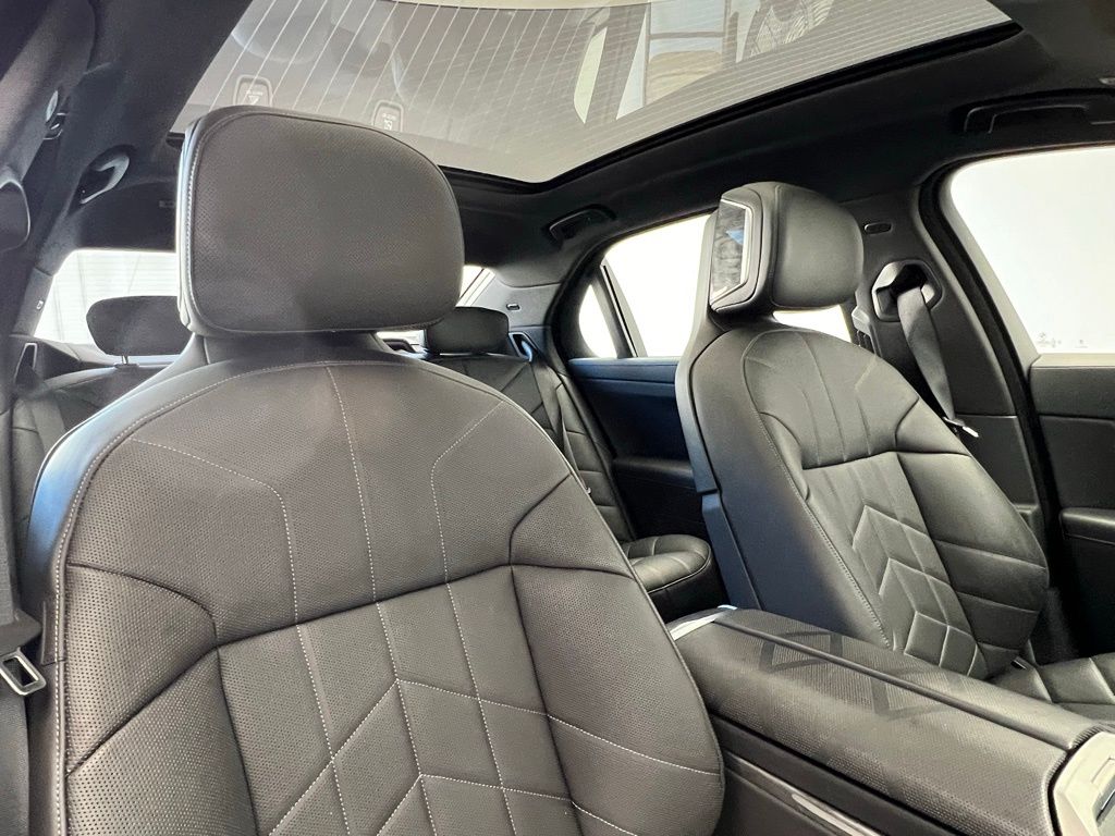 Thumbnail: 2024 BMW 7 Series - 23