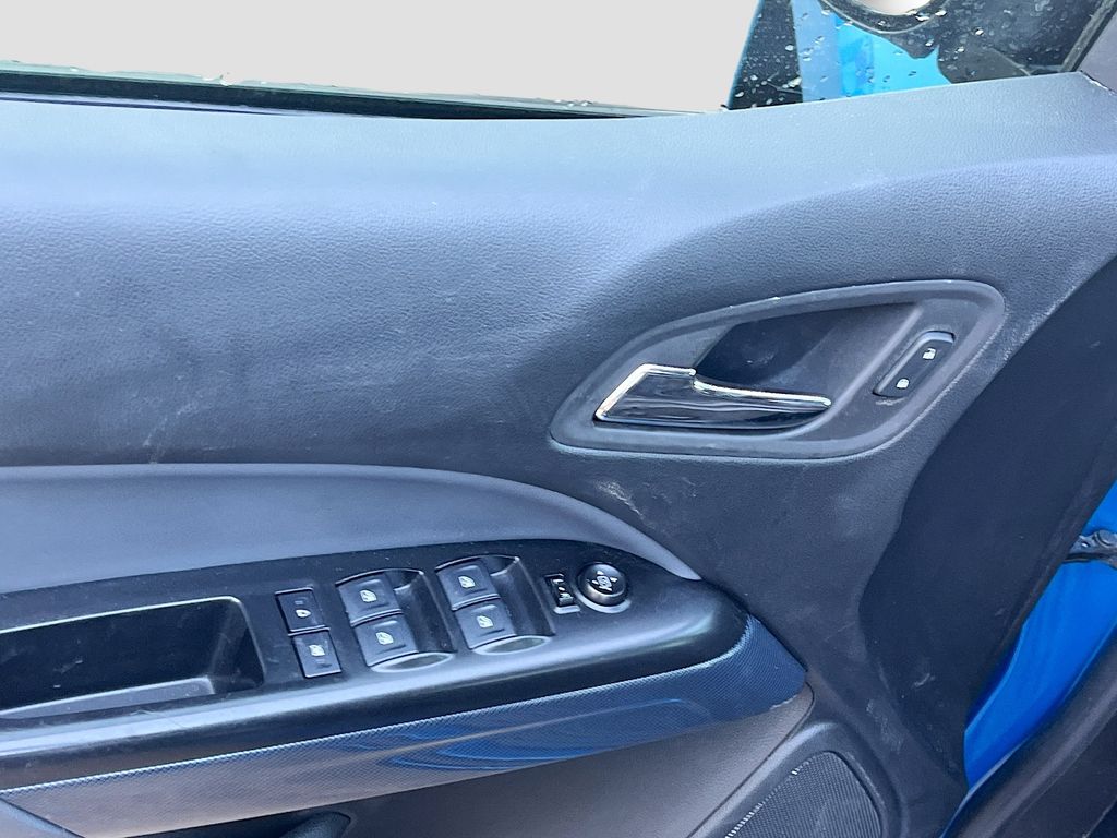 Used 2022 Blue Chevrolet Z71 image 18
