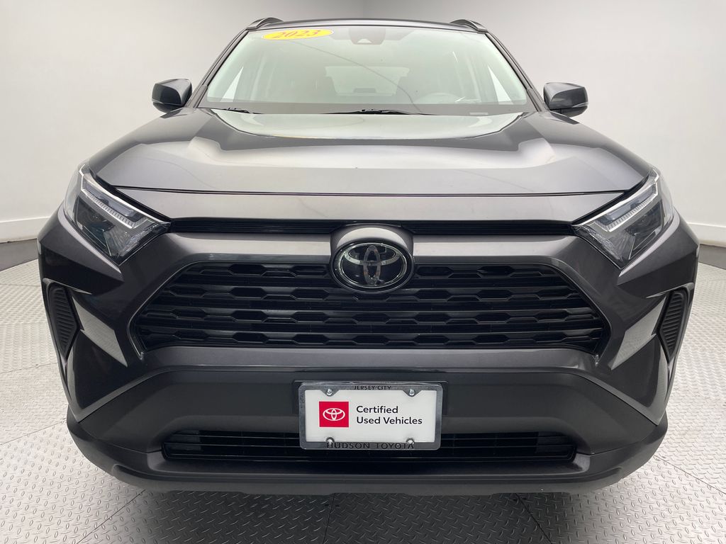 2023 Toyota RAV4 XLE 2