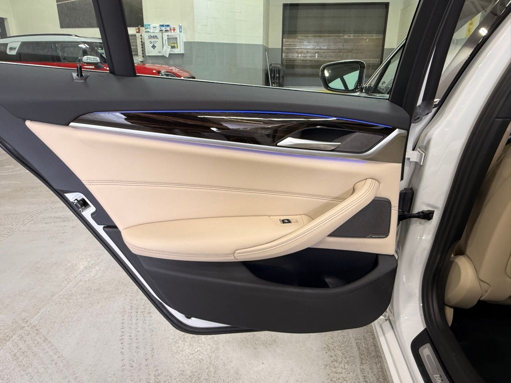 Thumbnail: 2023 BMW 5 Series - 20